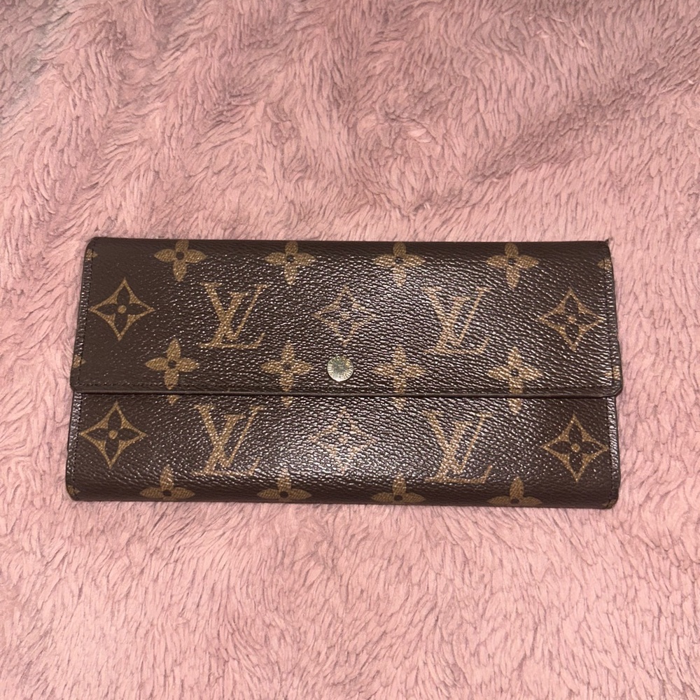 Louis Vuitton Emily wallet